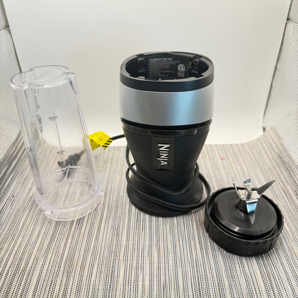 Nutri Ninja Personal Blender QB3000SS 700W 16oz Cup Black Silver Smoothie Maker